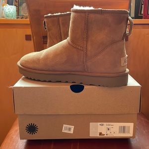 UGG W Classic Mini 2